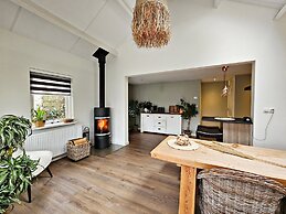 Scenic Stay Near Town & Lake