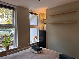 Scenic Stay Near Town & Lake