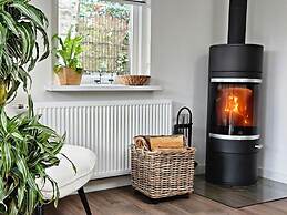 Scenic Stay Near Town & Lake