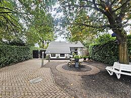 Scenic Stay Near Town & Lake