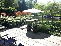 Cozy Forest Villa on the Water Near Harderwijk