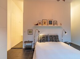 Cozy Forest Villa on the Water Near Harderwijk