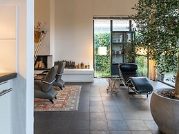 Cozy Forest Villa on the Water Near Harderwijk