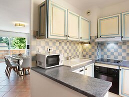 Nice Holiday Home Near the Luberon