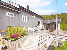 6 Person Holiday Home in Sandhornoy-by Traum