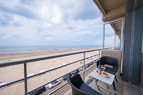 Studio on the 4th Floor With sea View