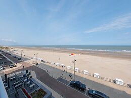 Studio on 4th Floor for Family