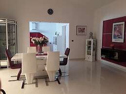 Villa Amelie Comfortable Holiday Residence