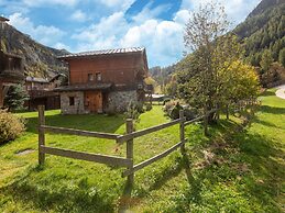 Cosy Apartment in Tignes With Garden