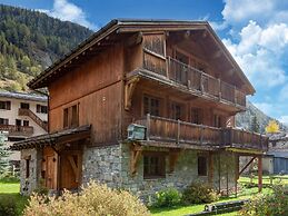 Cosy Apartment in Tignes With Garden