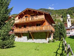 Cosy Apartment in Tignes With Garden