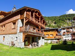 Cosy Apartment in Tignes With Garden