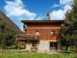 Cosy Apartment in Tignes With Garden