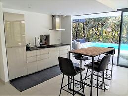 Cosy Holiday Home With Garden in Lorgues