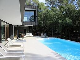 Cosy Holiday Home With Garden in Lorgues