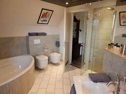 16 Bohler Brise Modern Retreat