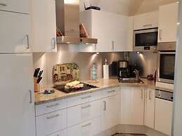 16 Bohler Brise Modern Retreat