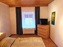 Quiet Holiday Apartment Near Laghi Di Fusine