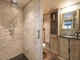 Chalet in La Roche With Garden