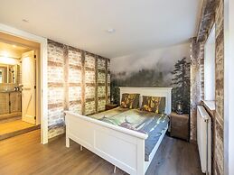 Chalet in La Roche With Garden