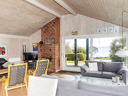 6 Person Holiday Home in Roslev