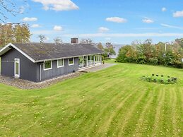 6 Person Holiday Home in Roslev