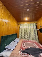 Munshi's Hotel and Restaurant Tangmarg