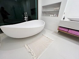 Luxtalay Khanom Hotel