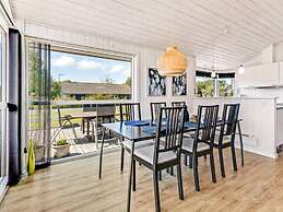 5 Star Holiday Home in Humble