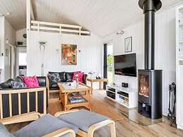 5 Star Holiday Home in Humble