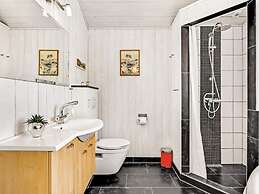 5 Star Holiday Home in Humble