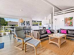 5 Star Holiday Home in Humble