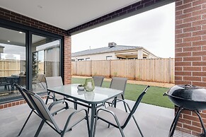 StayAU Spacious 6BR House Pool Table