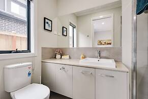 StayAU Spacious 6BR House Pool Table