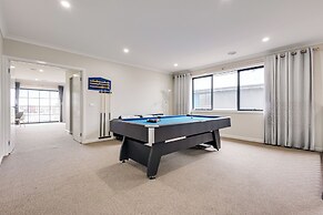 StayAU Spacious 6BR House Pool Table