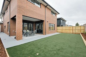 StayAU Spacious 6BR House Pool Table