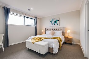 StayAU Spacious 6BR House Pool Table