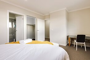 StayAU Spacious 6BR House Pool Table