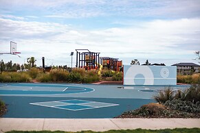 StayAU Spacious 6BR House Pool Table