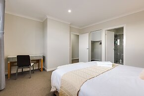 StayAU Spacious 6BR House Pool Table