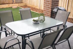 StayAU Spacious 6BR House Pool Table