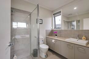 StayAU Spacious 6BR House Pool Table