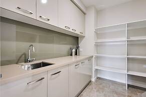 StayAU Spacious 6BR House Pool Table