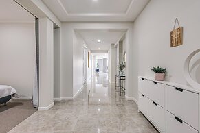 StayAU Spacious 6BR House Pool Table