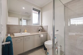 StayAU Spacious 6BR House Pool Table