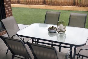 StayAU Spacious 6BR House Pool Table