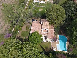 Beautiful House With Large Garden