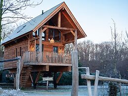 Atmospheric Lodge With spa