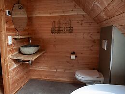 Atmospheric Lodge With spa