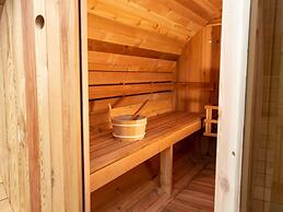 Atmospheric Lodge With spa